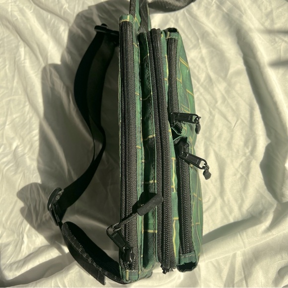 Rare Basket weave graphic belt bag - Picture 10 of 13